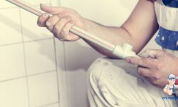תיקון נזילה בשירותים ישנים – מה אפשר לעשות?